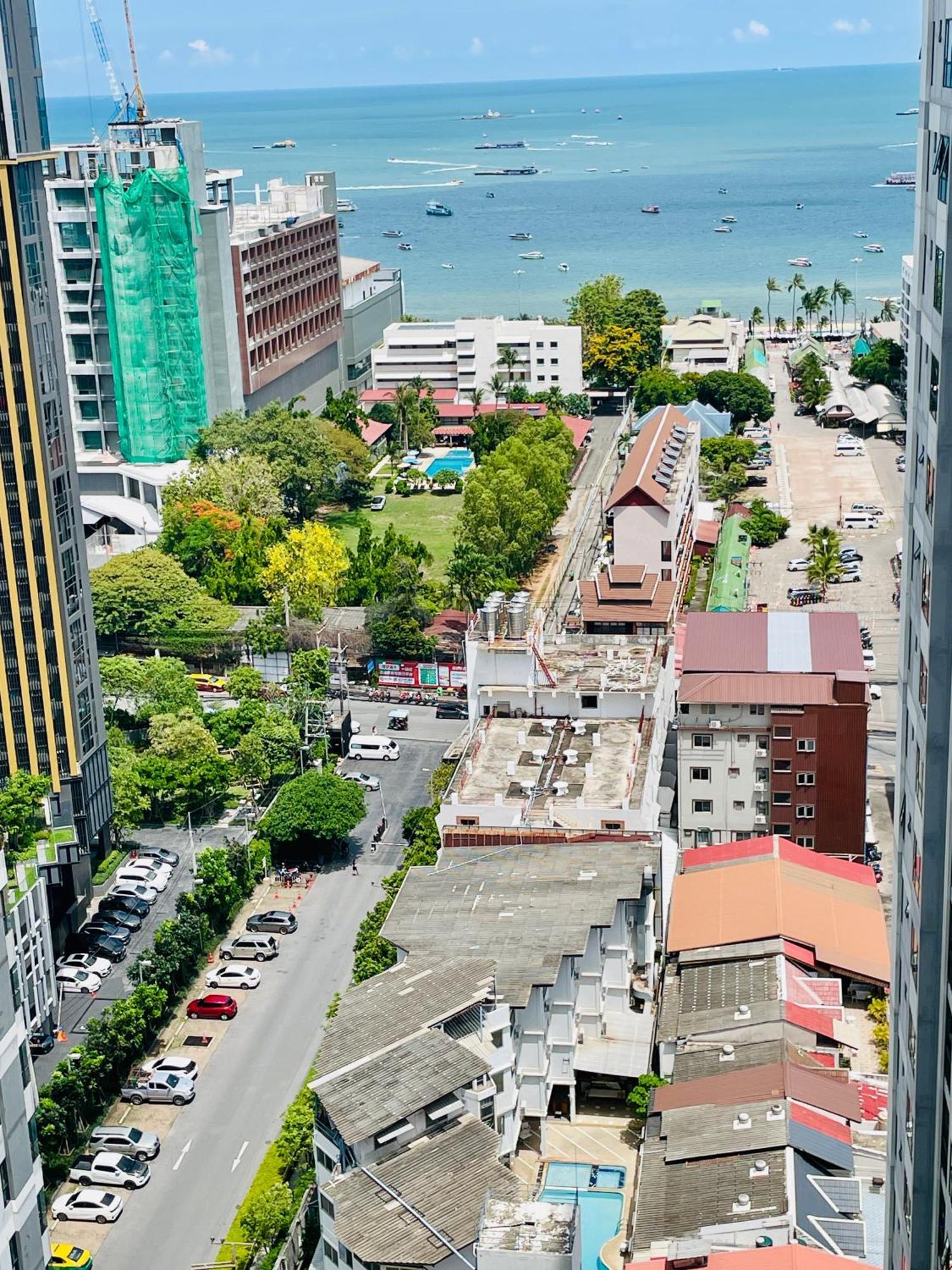 The Base 2 Bed 2 Bath By Pupu Apartment *